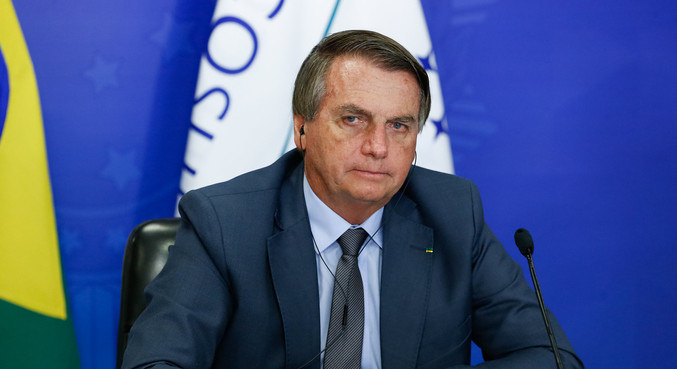 Bolsonaro diz que seguiu dentro das quatro linhas do artigo quinto da constituição ao pedir impeachment de Morais