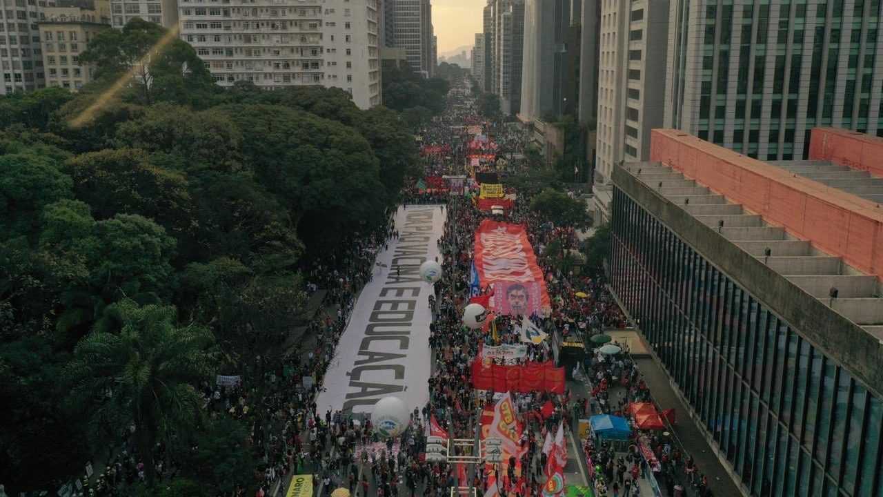 MBL escolhe branco como cor símbolo da manifestação de 12 de setembro pelo impeachment