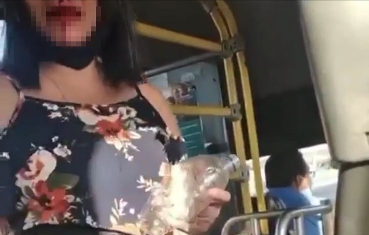 Mulher acusa motorista de ônibus de agredi-la com um soco no nariz, em Goiânia