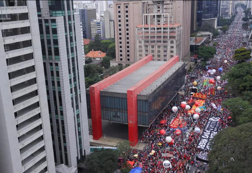 Manifestantes vão às ruas em todos os estados para pedir o impeachment de Bolsonaro