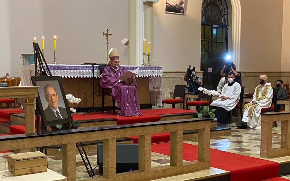 Missa de 7º dia em homenagem ao ex-governador Iris Rezende é realizada em Goiânia