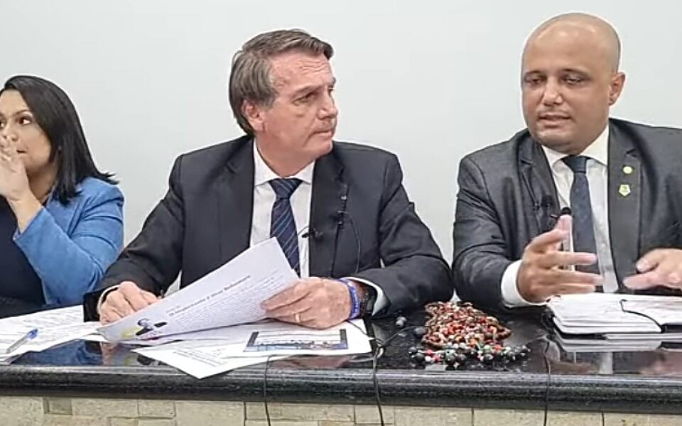 Bolsonaro diz que vai ‘esperar um pouco’ para assinar adesão de Goiás ao RRF