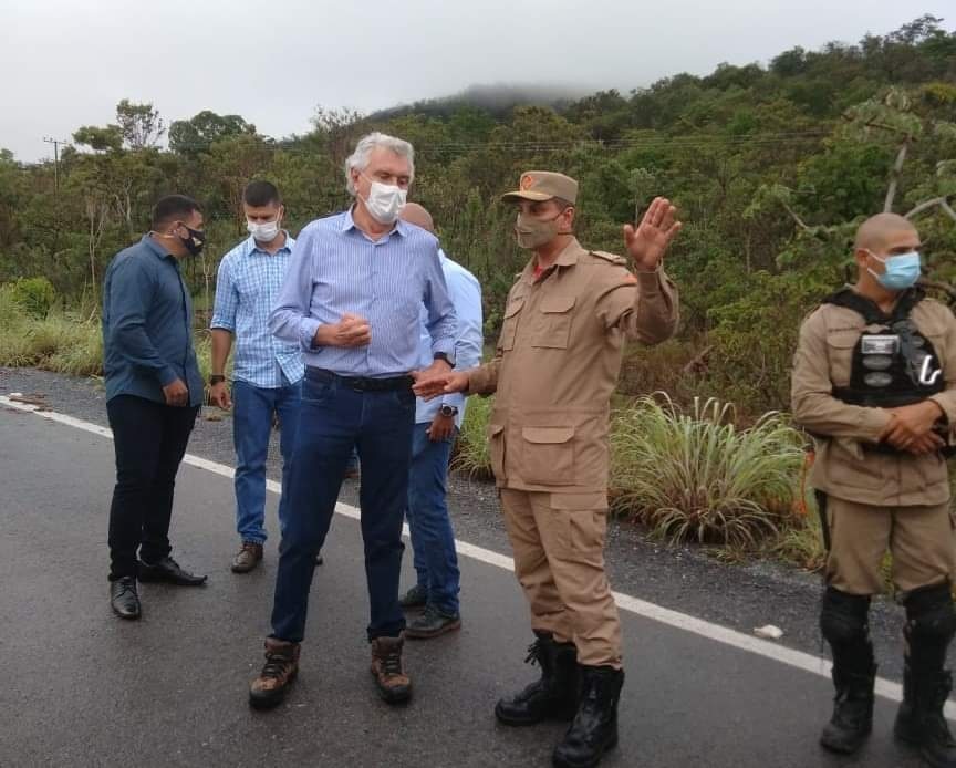 Caiado anuncia ações emergenciais após abertura de cratera na GO-118