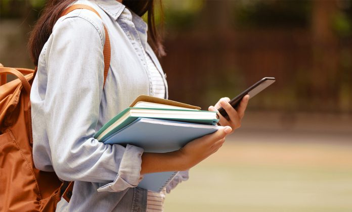 Governo divulga 5 mil bolsas para universitários em Goiás