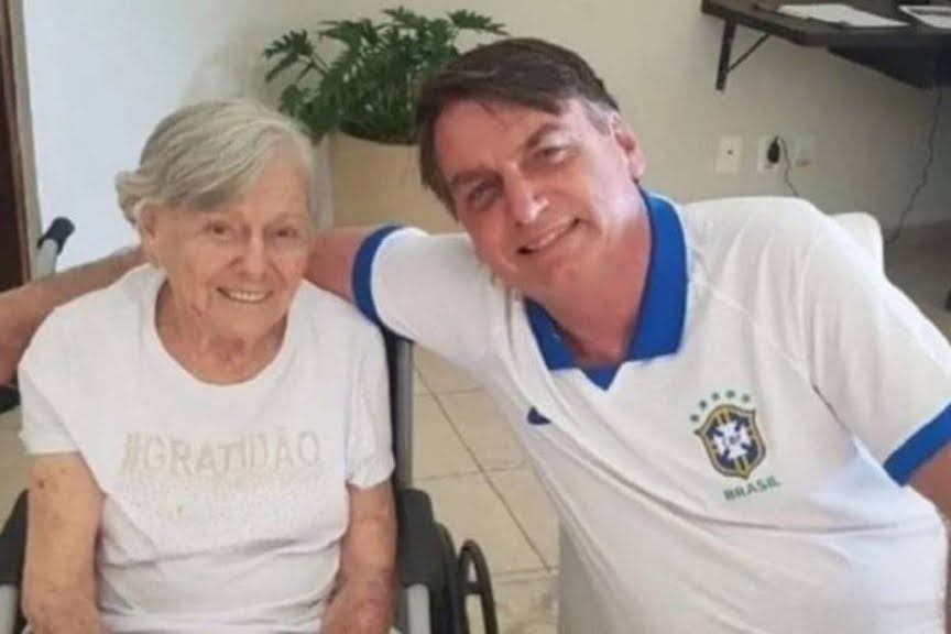 Mãe do presidente Jair Bolsonaro morre aos 94 anos em São Paulo