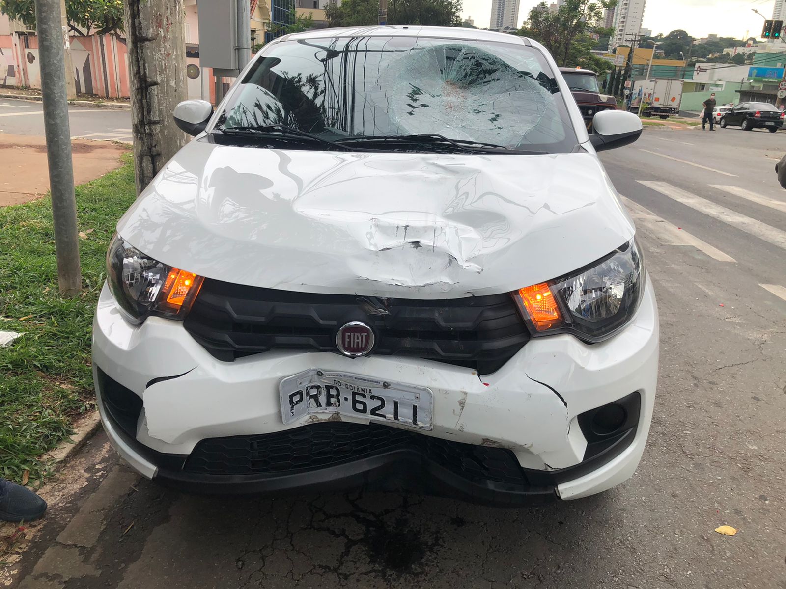 Acidente na Rua 10 deixa motociclista em estado grave em Goiânia