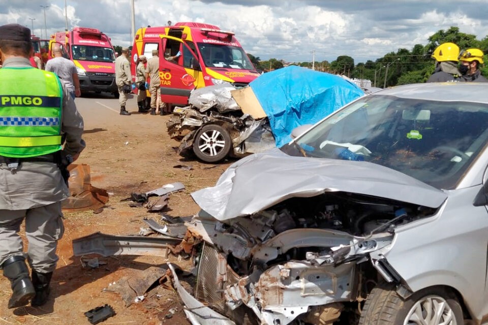 Três pessoas morrem em acidente de carro em Aparecida de Goiânia