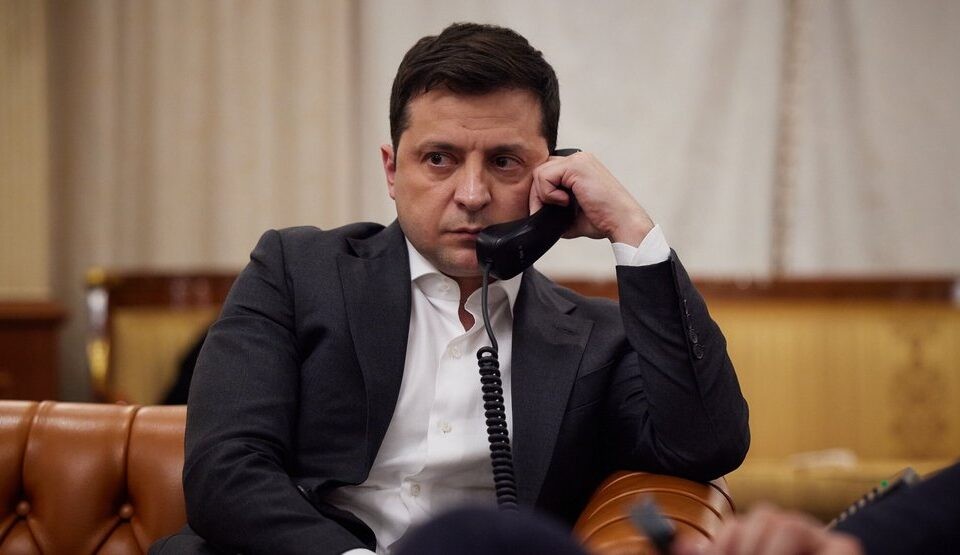 Zelensky faz `pedido desesperado’ para que EUA ajudem com envio de mais aviões