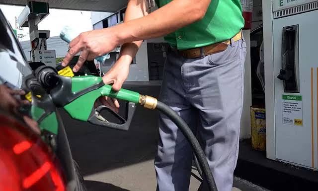 Preço do litro da gasolina e do etanol sofrem novo reajuste