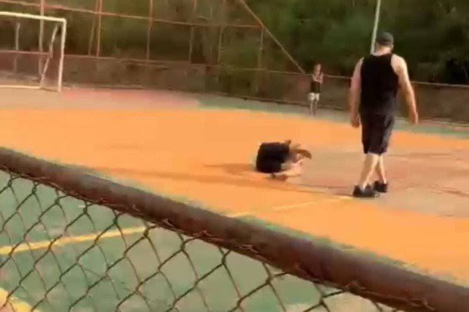 Adolescente é agredido em quadra esportiva