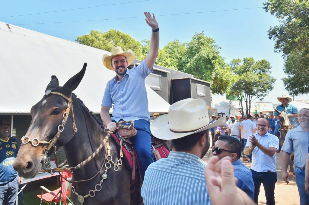 Gustavo Mendanha participa do Encontro de Muladeiros, em Iporá