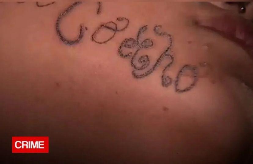 Mulher é sequestrada e tem nome do ex-namorado tatuado no rosto