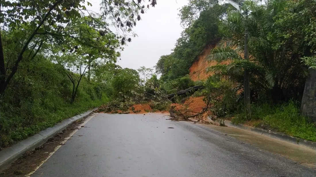 BRs em Pernambuco têm 10 pontos de alagamento ou de queda de barreira; confira os locais