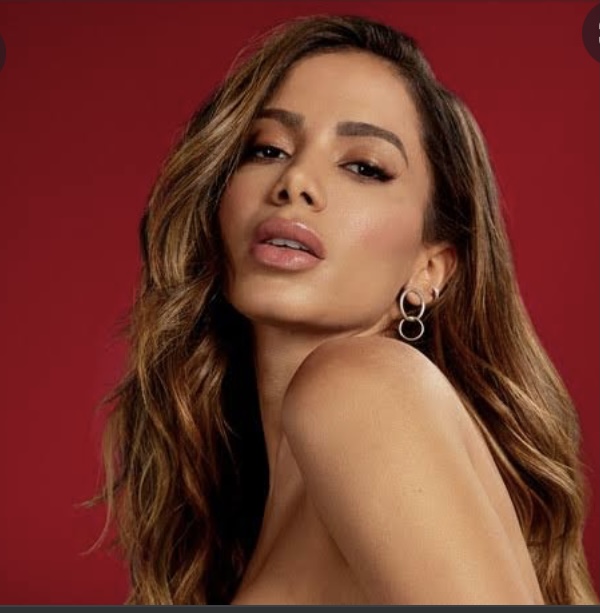 Anitta comenta ‘CPI do sertanejo’ e diz que recebeu propostas de desvio de verba