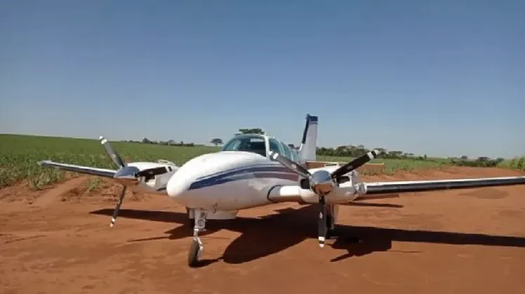 Força Aérea Brasileira intercepta avião carregado com cocaína