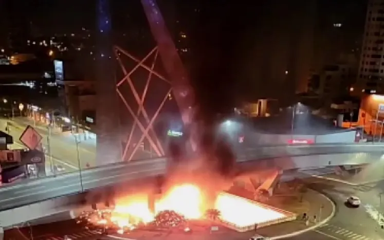 Incêndio é registrado no viaduto da T-63, em Goiânia