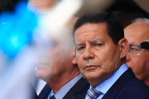 Mourão: troca de indígena para branco foi “erro de preenchimento”