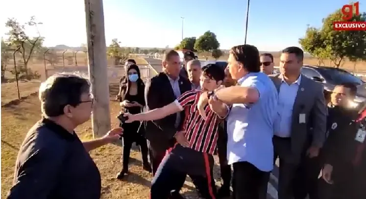 Youtuber chama Bolsonaro de “tchutchuca do Centrão”