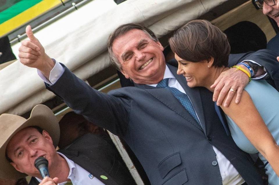 Bolsonaro e Michelle não se seguem desde o 1º turno. Saiba detalhes