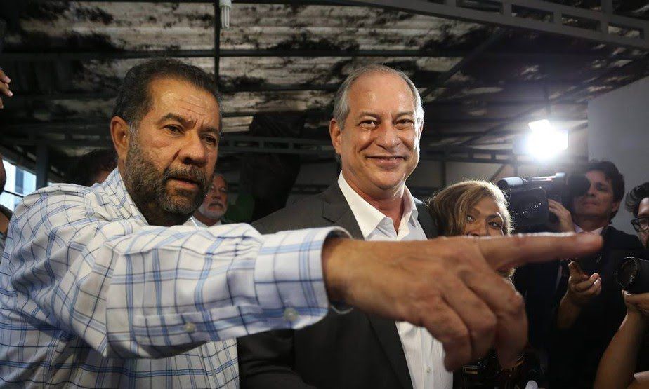 PDT anuncia apoio a Lula no segundo turno das eleições e diz que Ciro endossa decisão