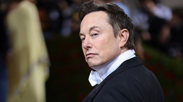 Elon Musk volta atrás e aceita comprar Twitter pelo preço original