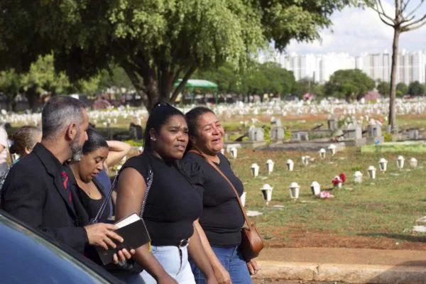 “Queremos justiça”, cobra mãe de grávida que morreu ao dar à luz no DF