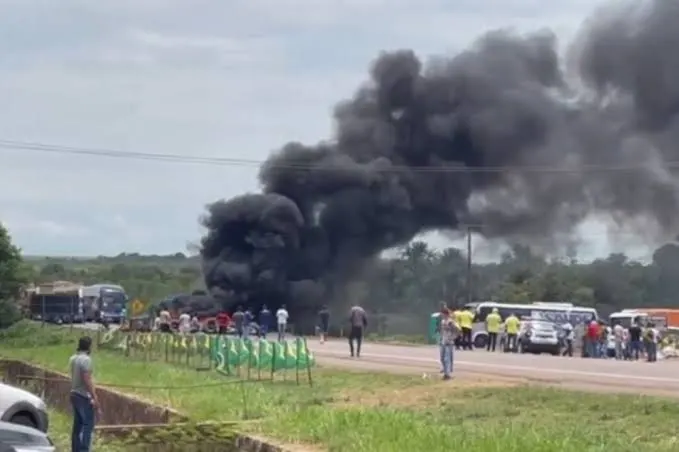 Estradas federais têm 11 interdições e sete bloqueios, diz PRF