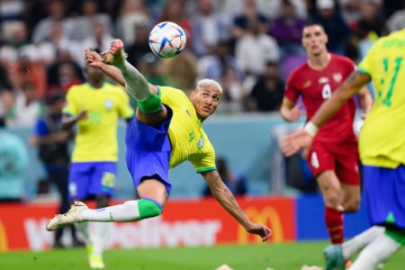 Richarlison brilha e Brasil vence Sérvia na estreia da Copa por 2 x 0