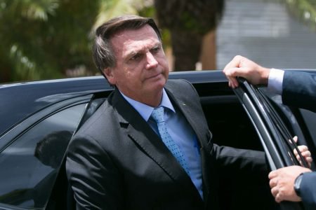 Governo libera servidores para acompanhar Bolsonaro em Miami por 1 mês