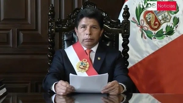 Presidente do Peru anuncia dissolução do Congresso e estado de exceção