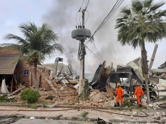 Explosão destrói restaurantes nesta quarta-feira