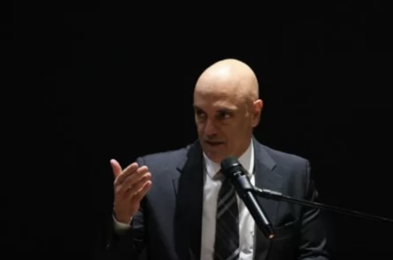 Alexandre de Moraes determina que Marcos Do Val preste depoimento à PF