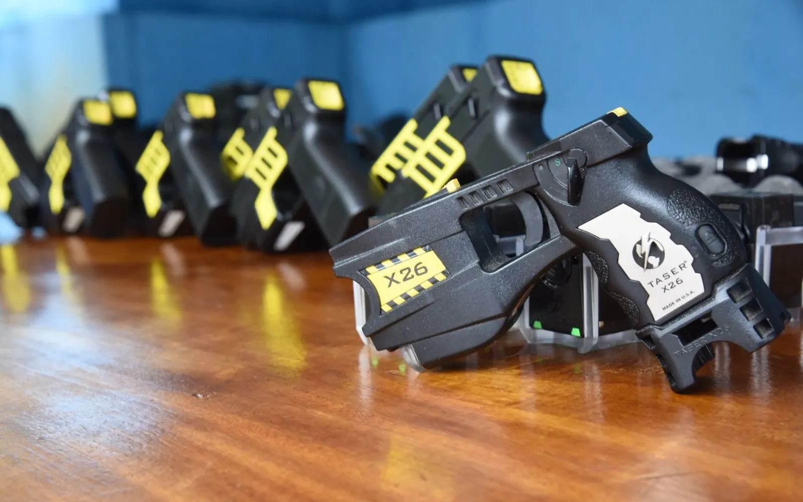 GCM de Aparecida recebe tasers para reforçar atuação na segurança do município