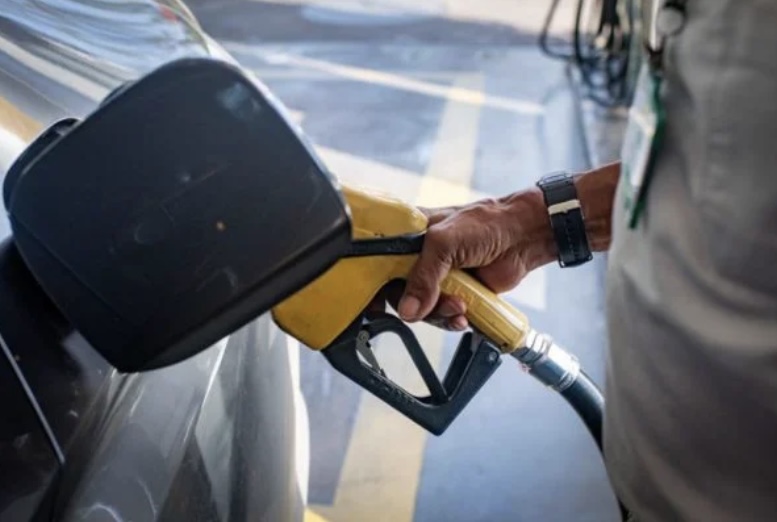 Preços da gasolina e do etanol recuam pela primeira vez em 2023