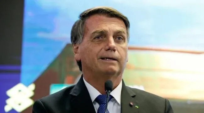 Bolsonaro diz que Lula é um “vexame para a política externa brasileira”