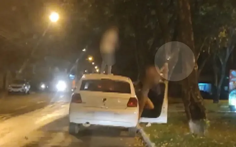 Menino destrói parabrisa de carro e mulher atira para o alto durante discussão