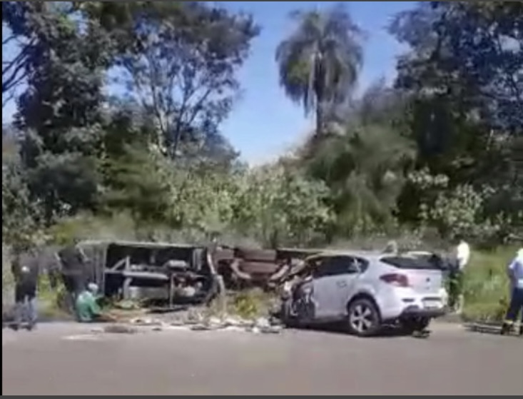 Batida de frente entre Cruze e ônibus mata motorista e dois passageiros; criança entre as vítimas