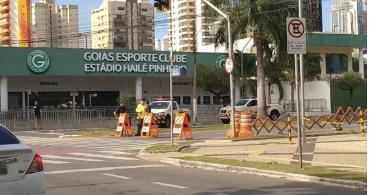 Projeto quer proibir que Atlético, Goiás e Vila usem estádios em jogos durante a semana; multa de R$ 50 mil