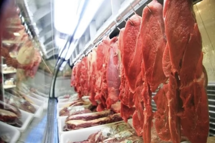 Preço da carne está caindo mais no campo do que ao consumidor; entenda