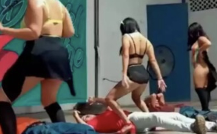 Prefeito causa polêmica ao contratar strippers para festa de Dia dos Pais, no México