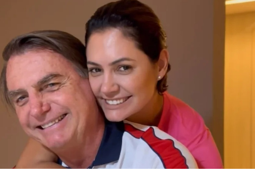 Bolsonaro chora com homenagem de Michelle: “já comi meio quilo de sal com você”