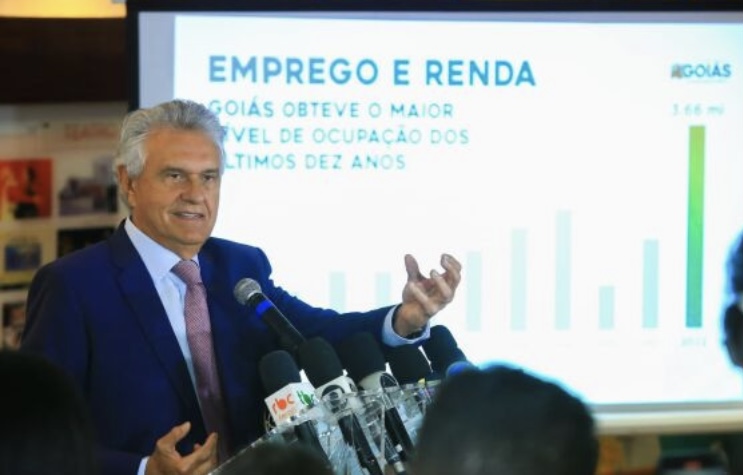 Caiado tem aprovação de quase 80% e se torna o governador mais bem avaliado do país