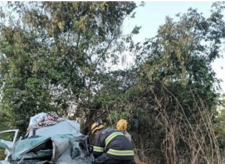 Batida entre carro e bitrem mata motorista e deixa filhos feridos; menino de 5 anos em estado gravíssimo