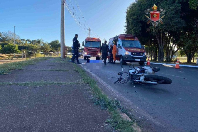 Motociclista de 22 anos morre após colidir com poste em Santa Maria