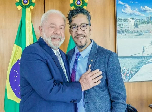 Lula e Janja recebem Jean Wyllys no Palácio do Planalto