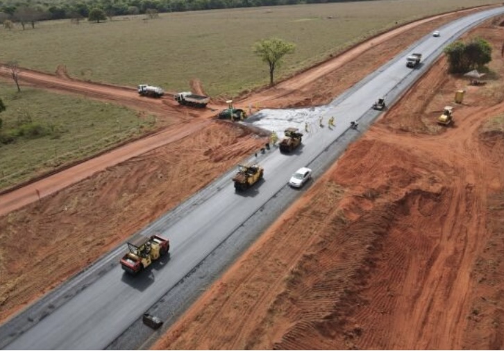 Obras na GO-180 seguem avançadas; trecho vai facilitar o escoamento da produção agrícola