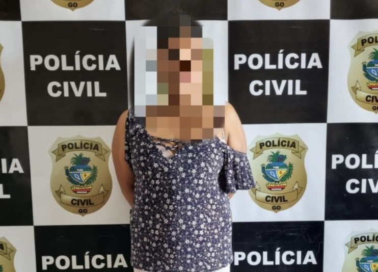 Mulher é presa por vender fotos íntimas da filha de apenas oito anos