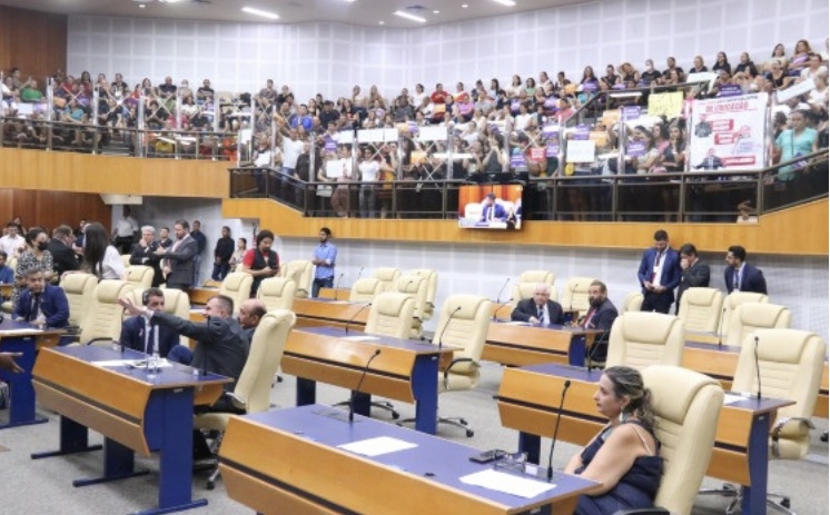 Plenário aprova prorrogação de contratos temporários de servidores da Educação de Goiânia