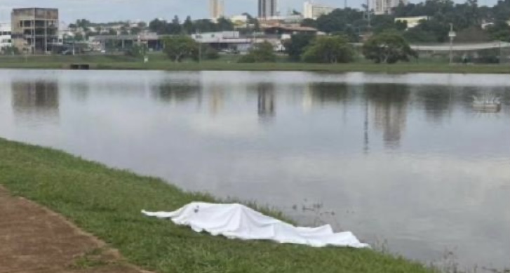 Jovem é encontrado morto só de cueca dentro de lago em Goiás