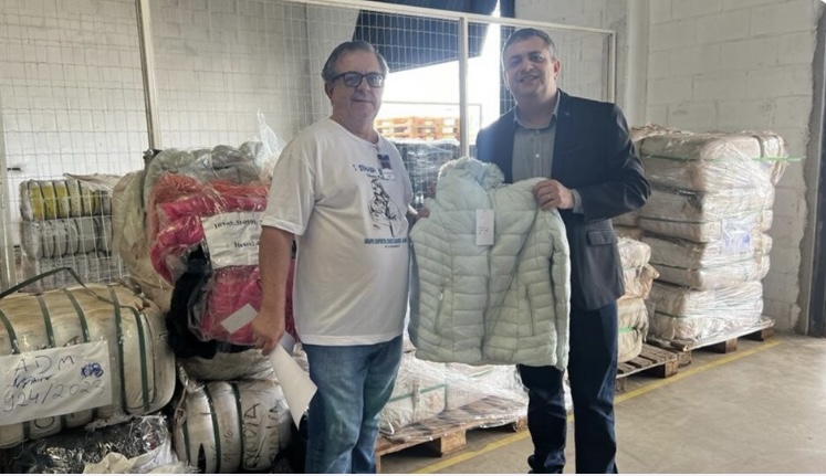 Receita Federal doa quase 12 toneladas de roupas apreendidas a instituições beneficentes em Goiânia